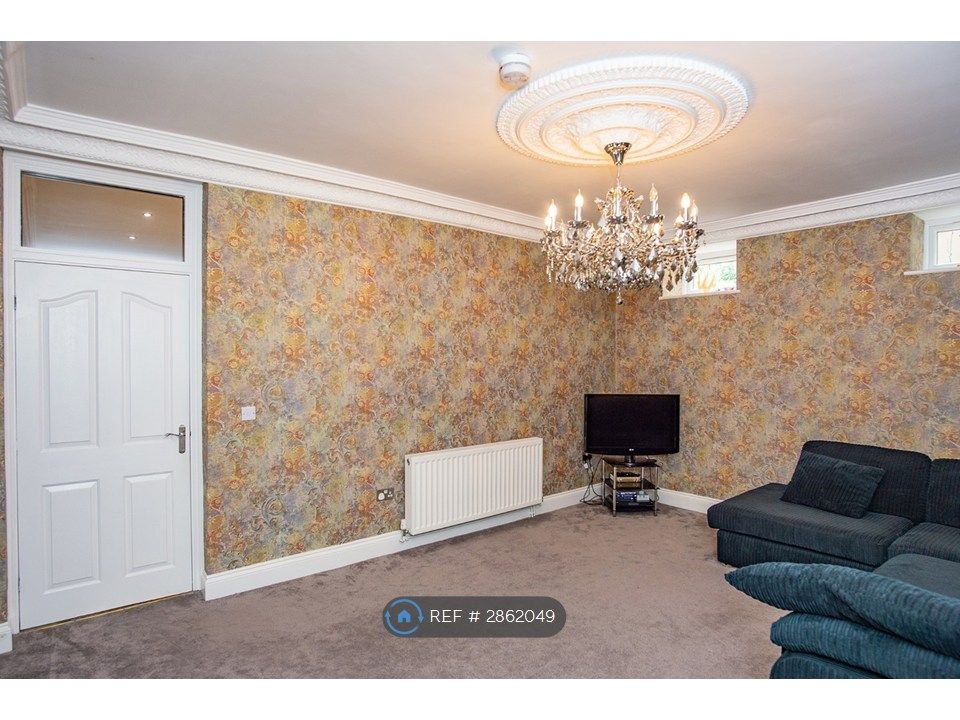 Property photo 2 of 17 Larger Than Average Rooms