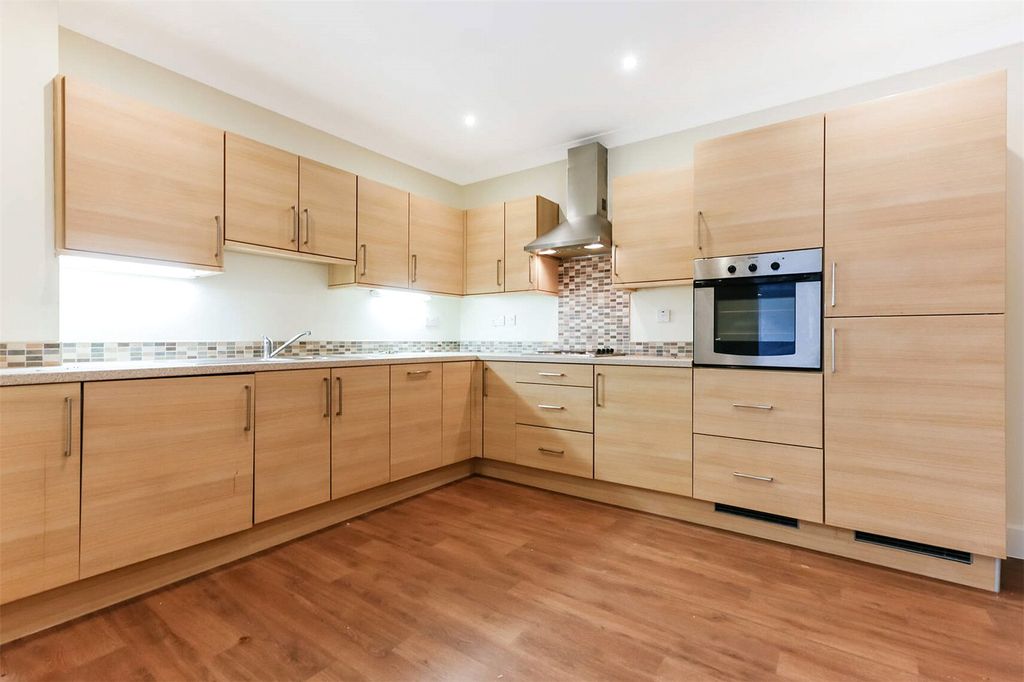 Property photo 3 of 7 Kitchen