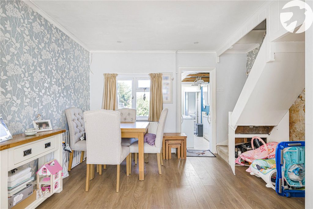 Property photo 3 of 31 Dining Area