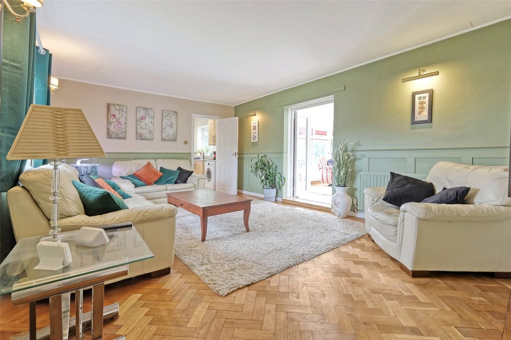 Property photo 2 of 14 Sitting Room