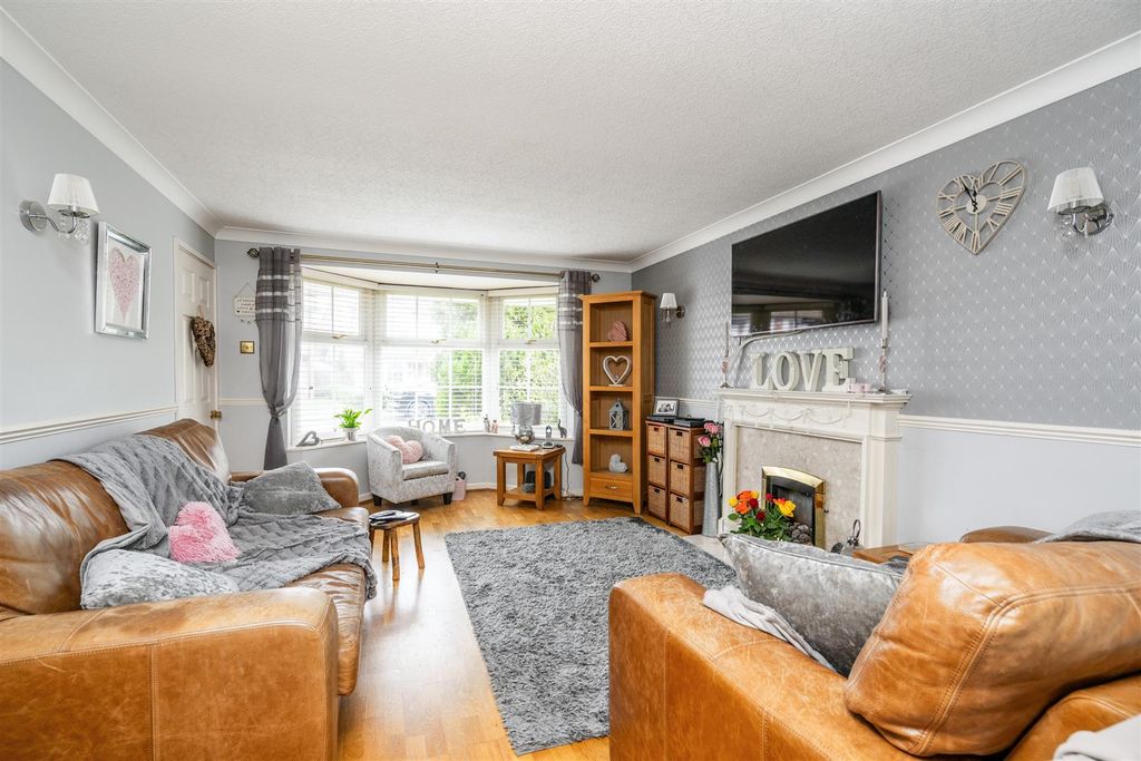 Property photo 2 of 13 9 Muntz Crescent_4.Jpg