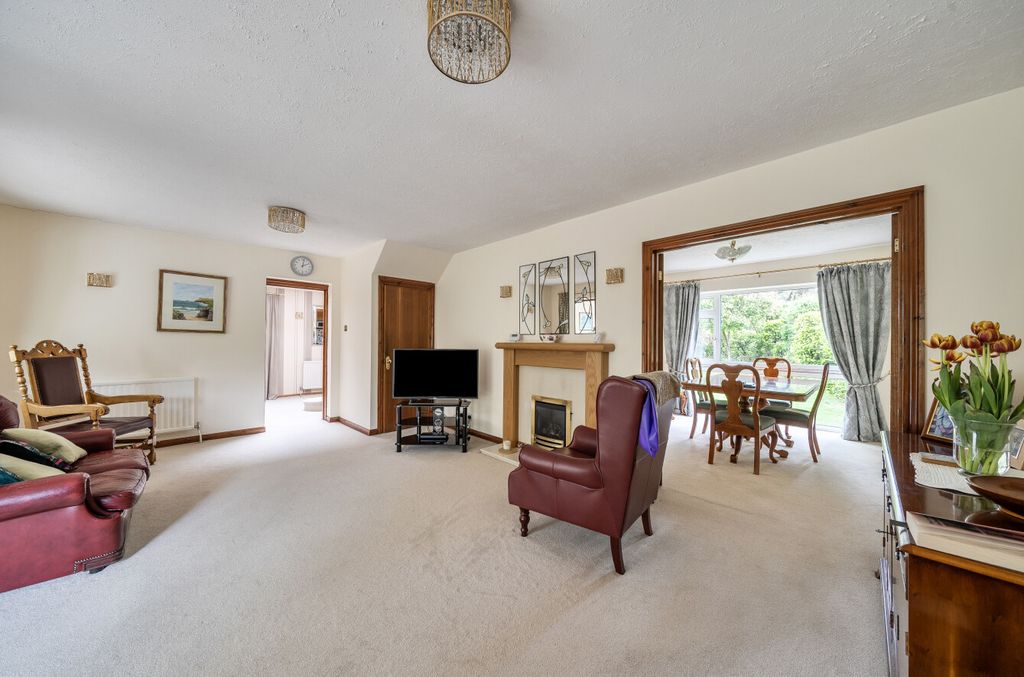 Property photo 3 of 20 1458324-3-6A02147...