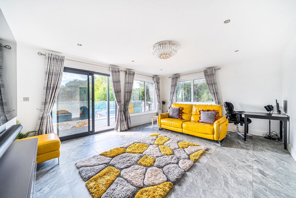 Property photo 3 of 24 1347579-43-68Bec1...