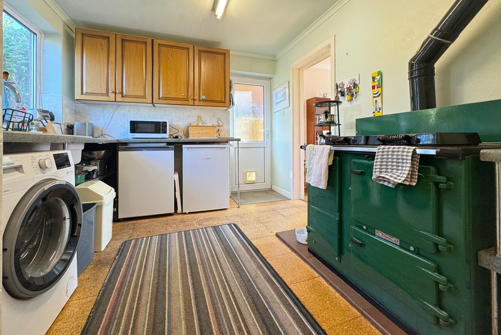 Property photo 3 of 10 28 Gc Kitchen