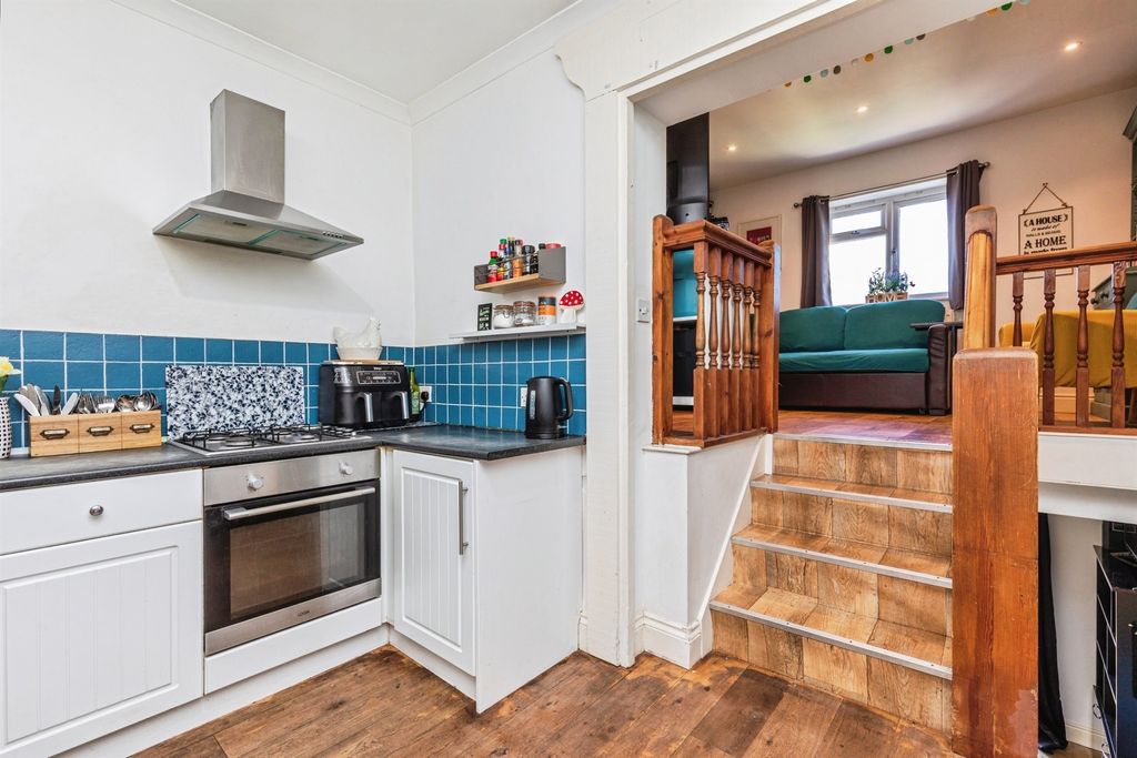 Property photo 3 of 19