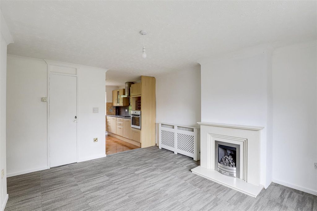 Property photo 2 of 8 6948.Jpg
