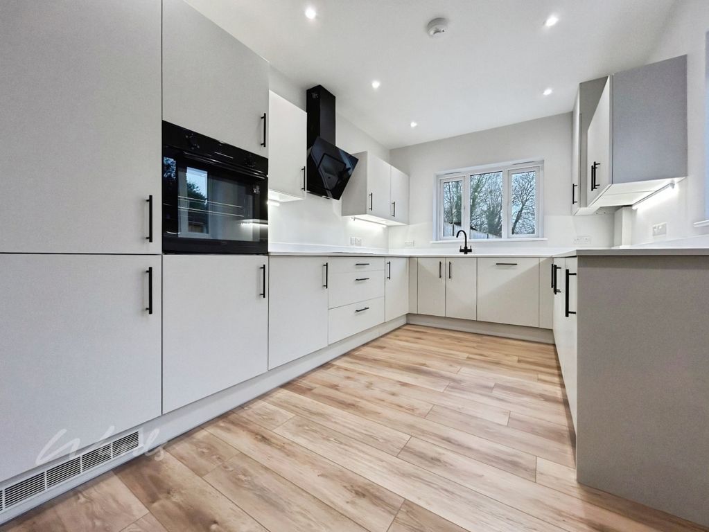 Property photo 2 of 12 Kitchen