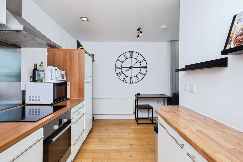 Property photo 3 of 8 Photo