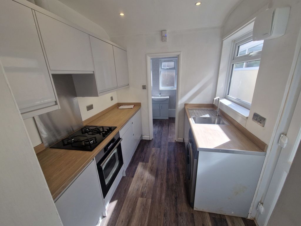 Property photo 1 of 10 Kitchen