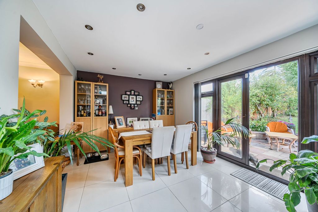 Property photo 3 of 19 Dining Area