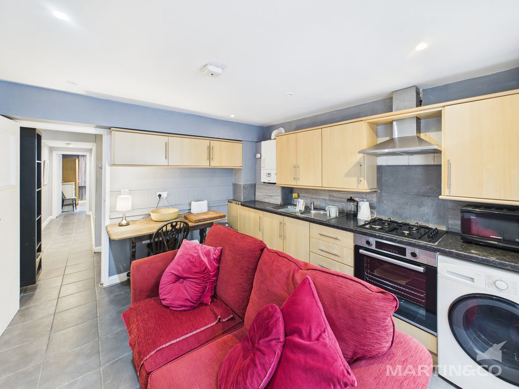 Property photo 2 of 5 Kitchen/Lounge