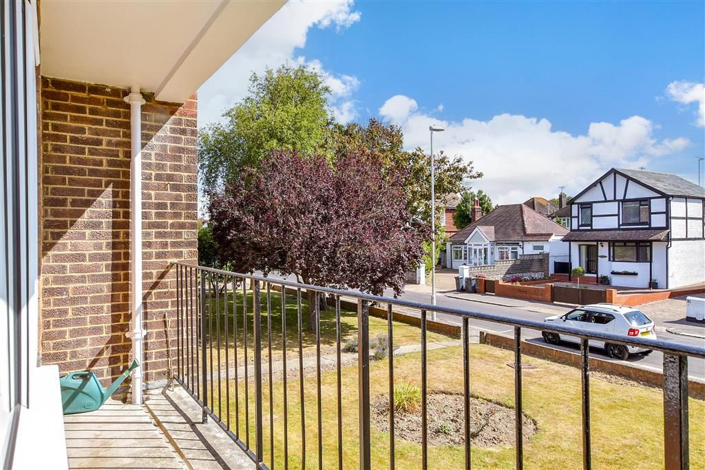 Property photo 3 of 10 Balcony / Terrace