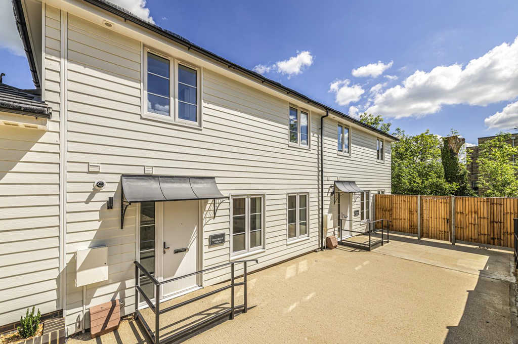 Property photo 1 of 18