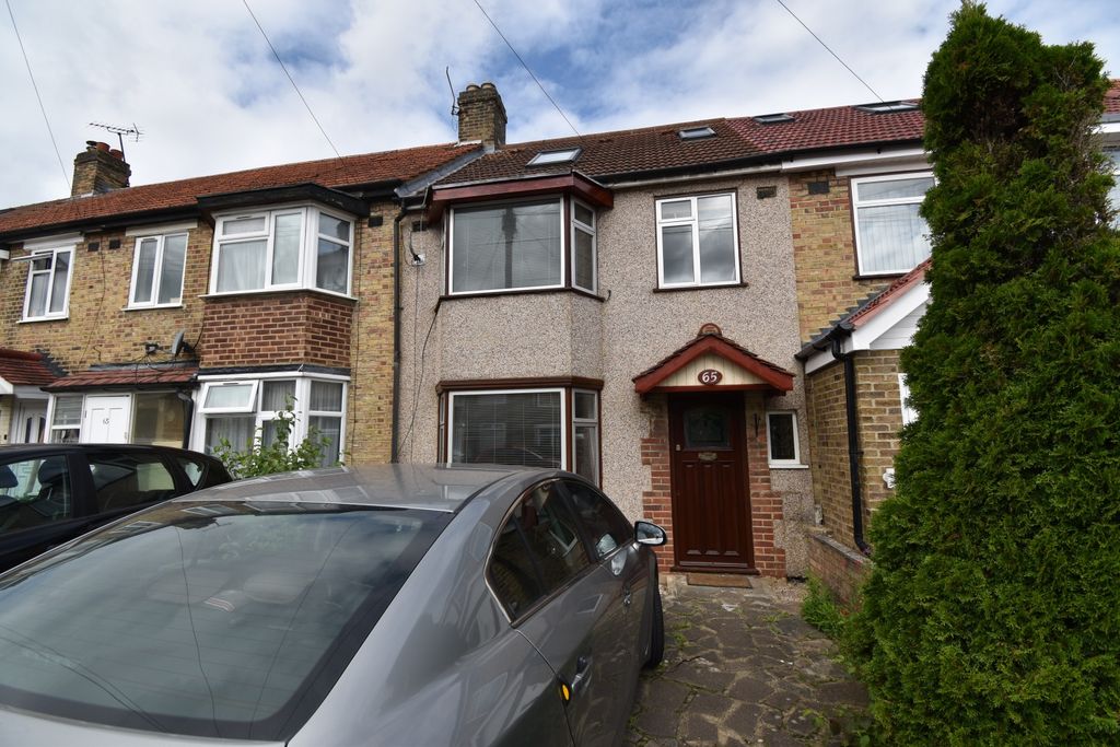 Property photo 1 of 12 Spacious 4-Bedroom Terraced House To Rent €“ Berkeley Road, Uxbridge, Ub10 €“ £2,450 Pcm