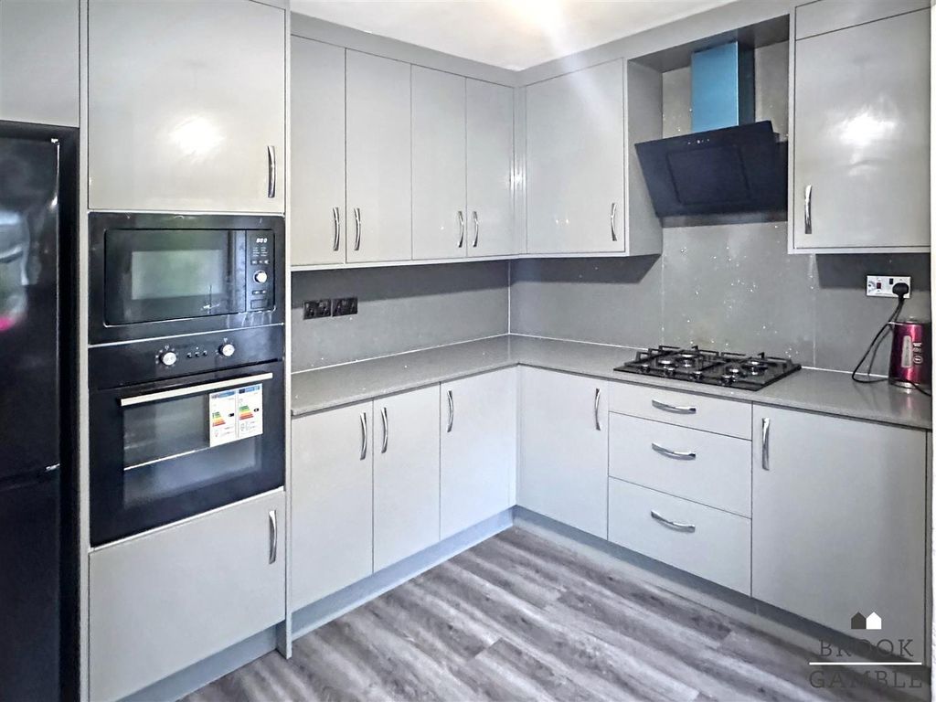 Property photo 3 of 15 01323 438506