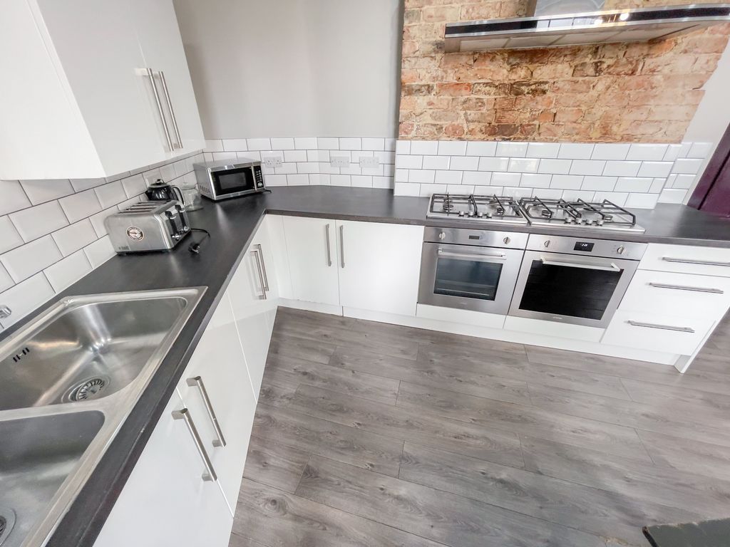 Property photo 2 of 4 75D57172-7E9A-4D25-8D2D-9D0A4F7F387C_1_100_O
