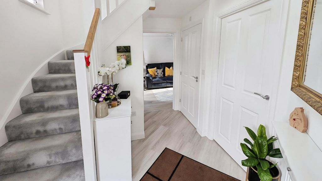 Property photo 2 of 20 Pbox-Img.Jpg