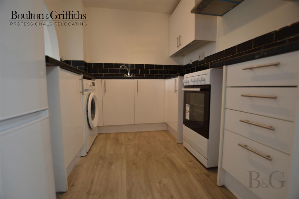 Property photo 2 of 19 Kitchen