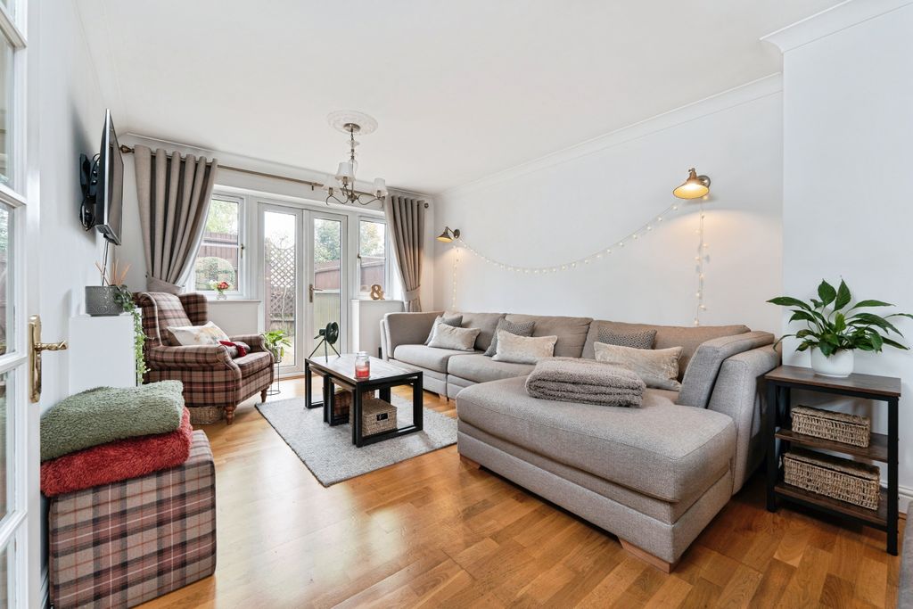 Property photo 2 of 20 Lounge