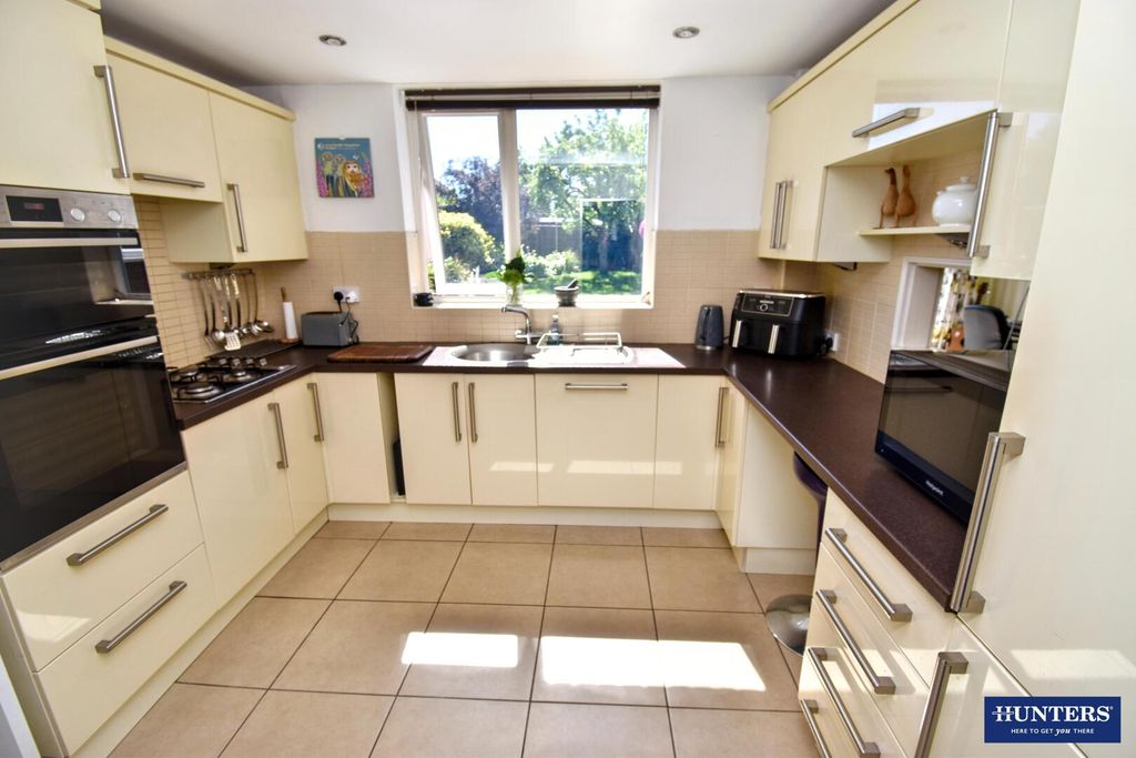 Property photo 3 of 17 Kitchen