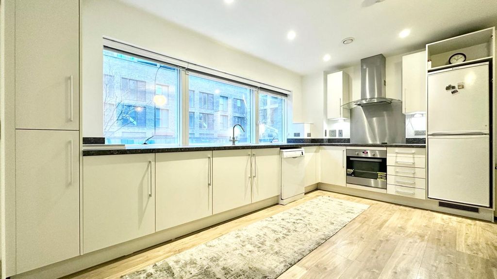 Property photo 2 of 20 Picture No. 15