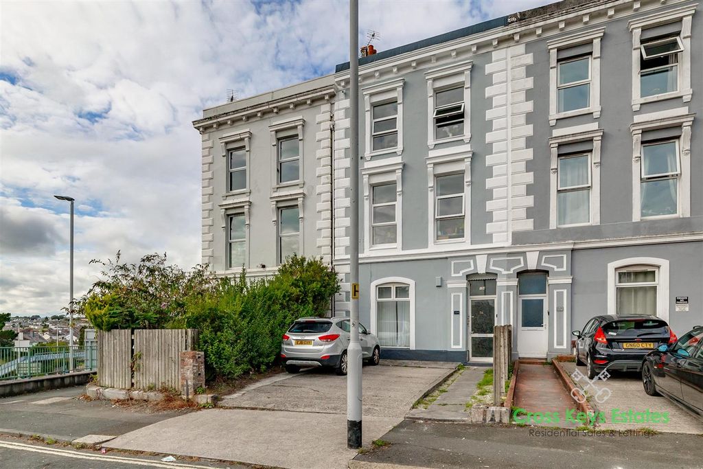 Property photo 1 of 11 Cross Keys Estates
