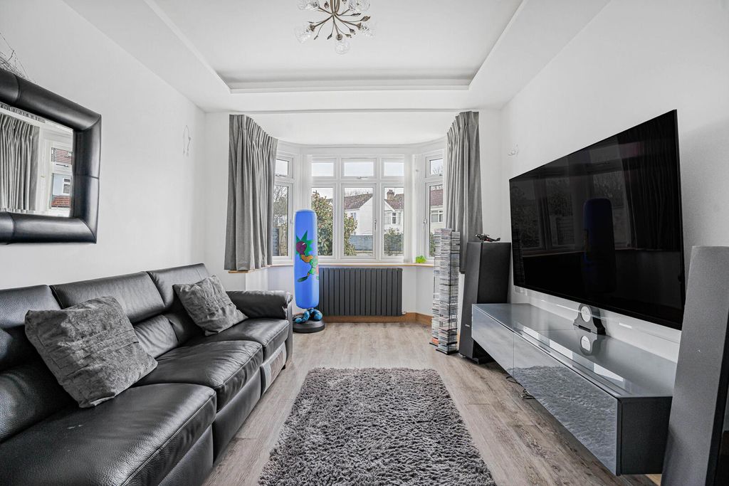 Property photo 3 of 46 Living Room