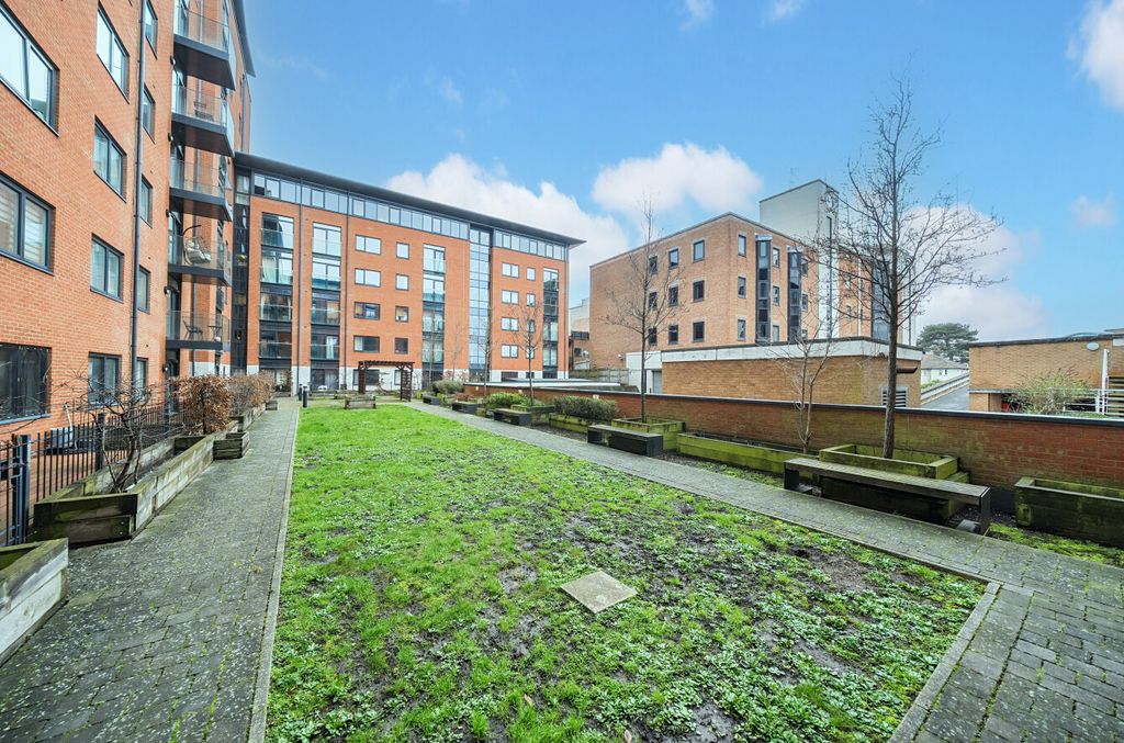 Property photo 1 of 18 1410041-30-698Db9...