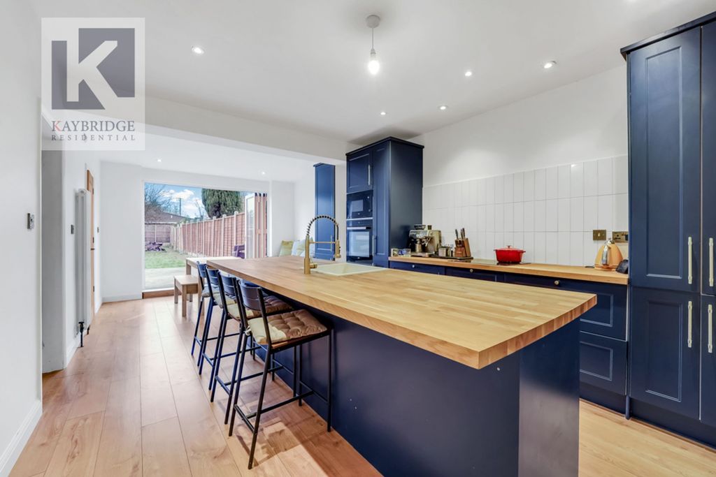 Property photo 2 of 12 Horton Hill, Epsom