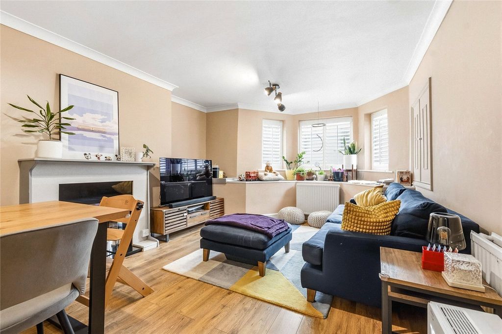 Property photo 1 of 12 Living Room