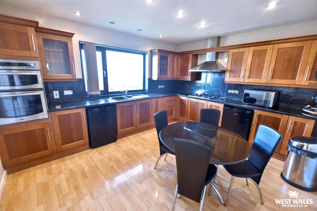 Property photo 3 of 19 10 (5).Jpg