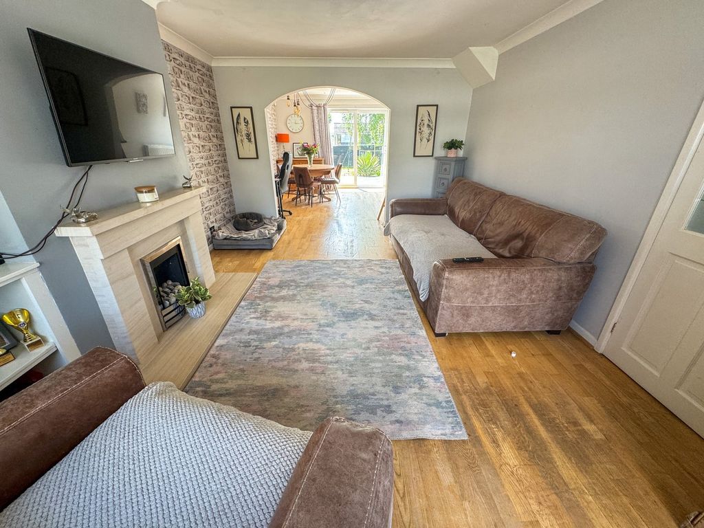 Property photo 2 of 40