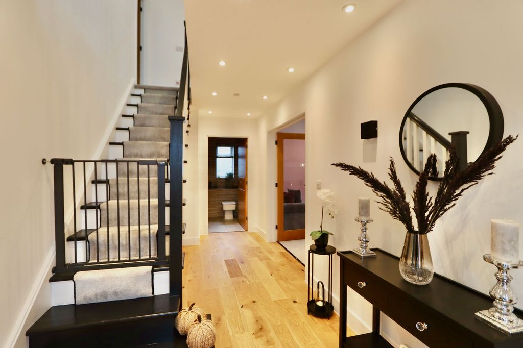 Property photo 3 of 39