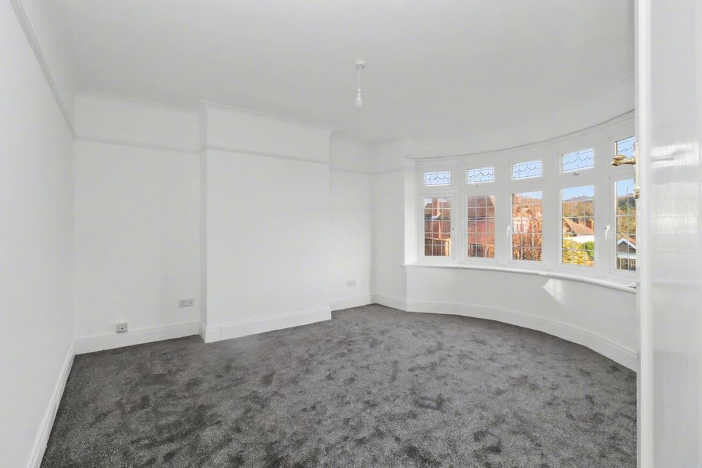 Property photo 2 of 12 Lounge