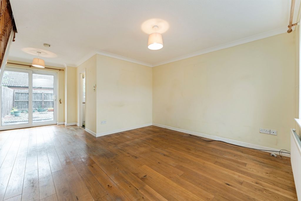 Property photo 1 of 8 Living Room