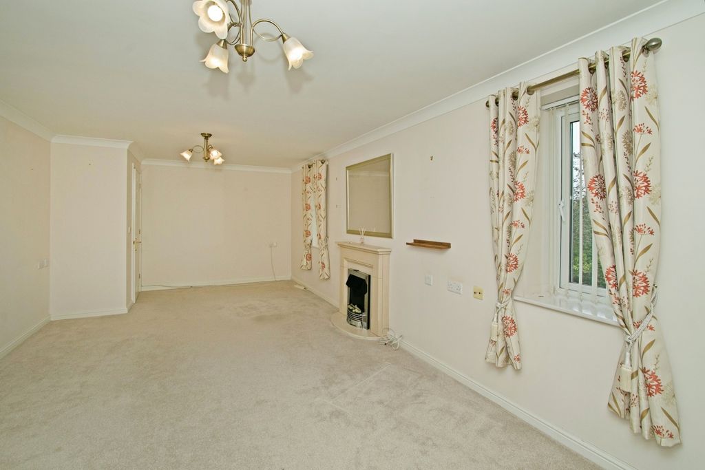 Property photo 3 of 11 Lounge