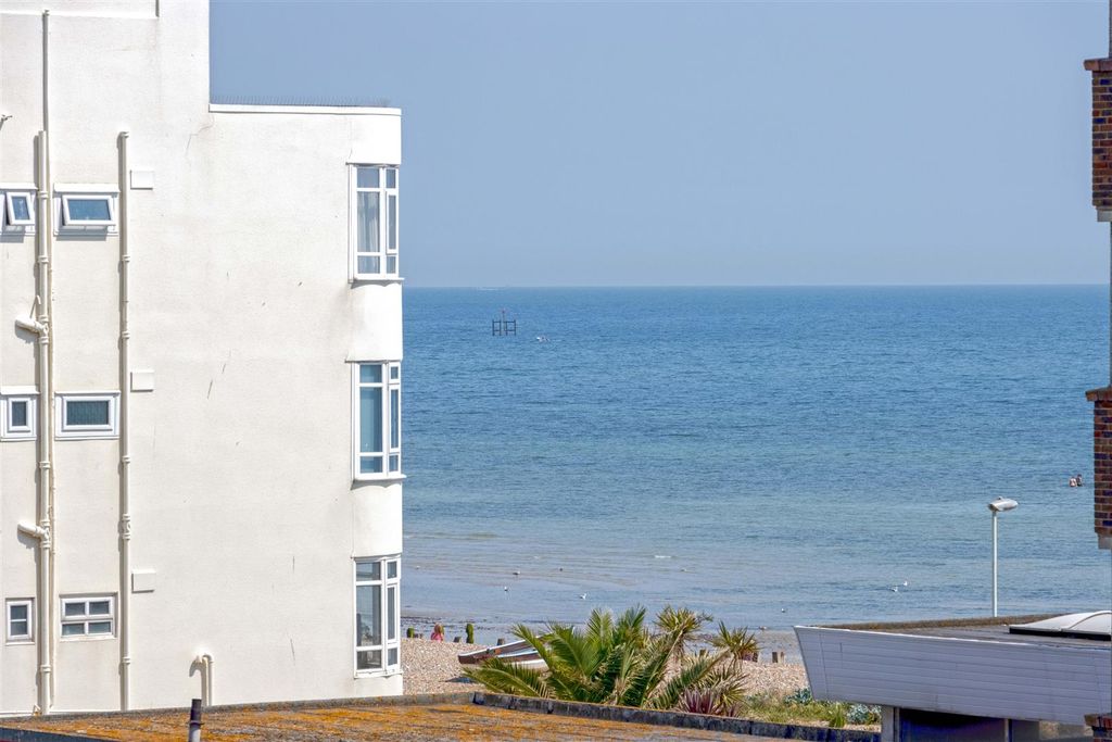 Property photo 3 of 10 To Let By Aspire Residential, Brighton Road