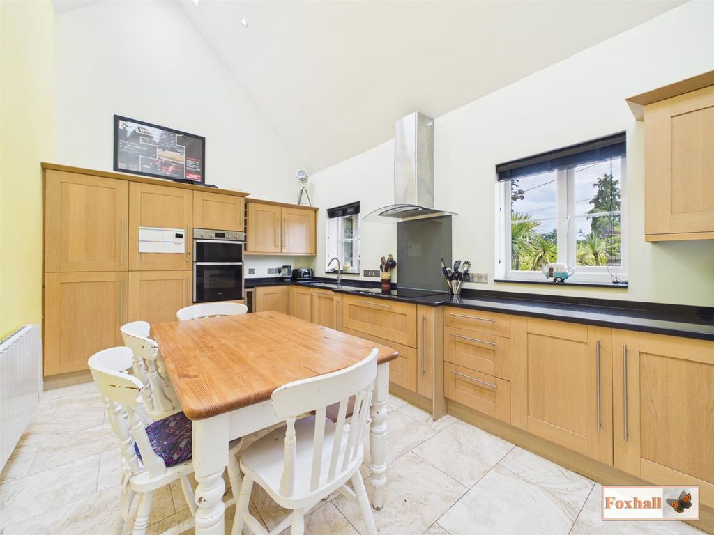 Property photo 3 of 28 Kitchen / Diner
