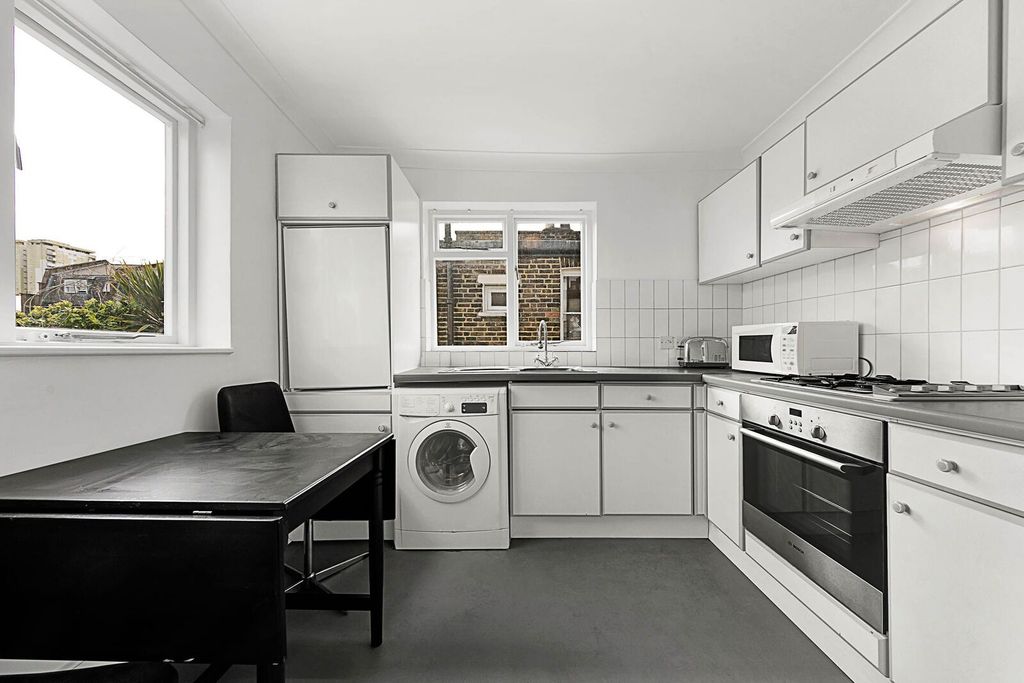 Property photo 2 of 8
