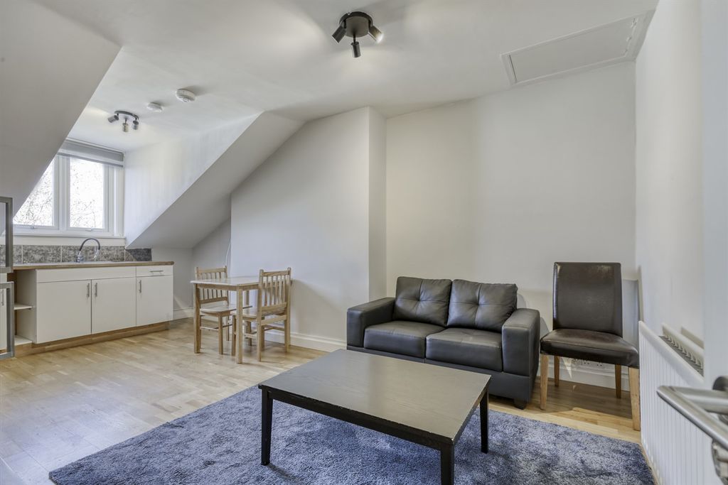 Property photo 1 of 9 (Main)