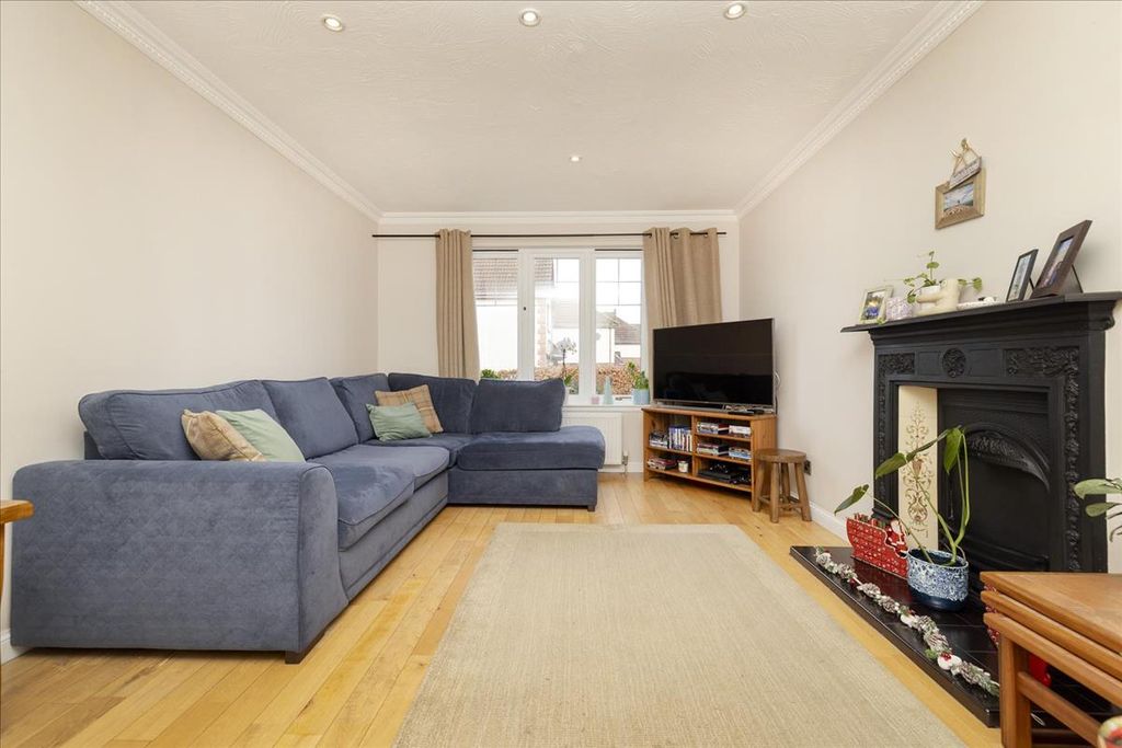 Property photo 3 of 33