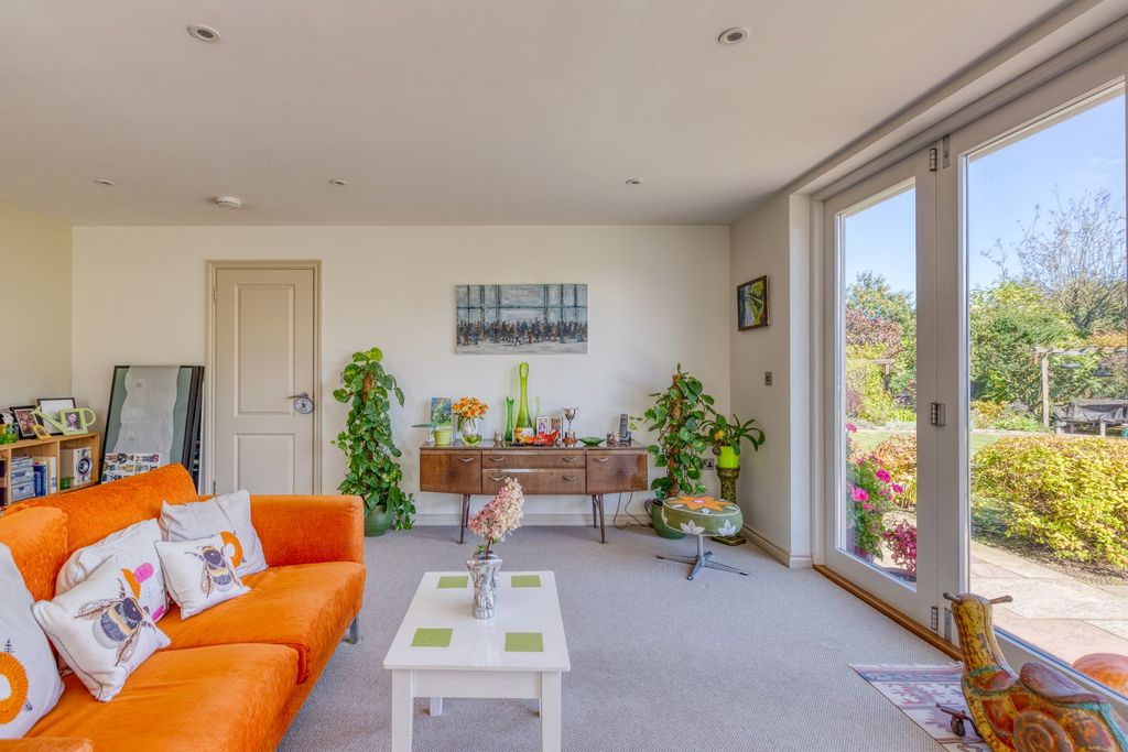 Property photo 3 of 60