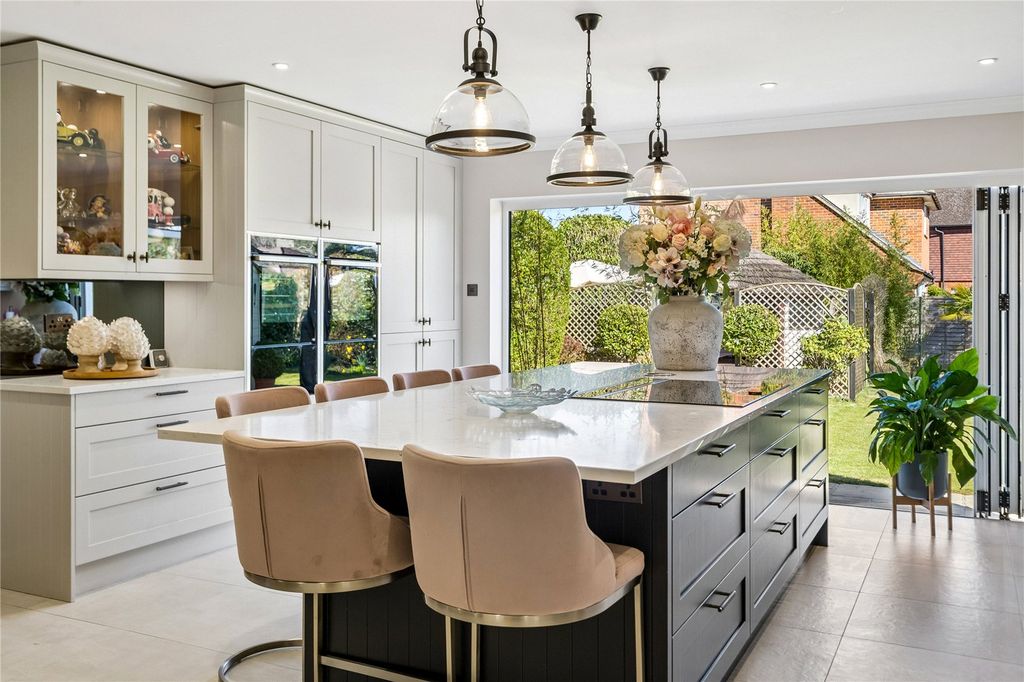 Property photo 2 of 22 Kitchen Island