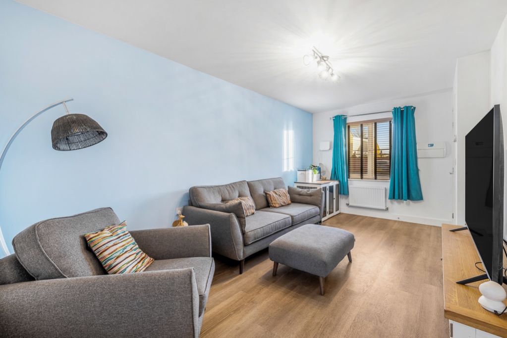 Property photo 2 of 24 19 Mulberry Drove (Holbeach)-14