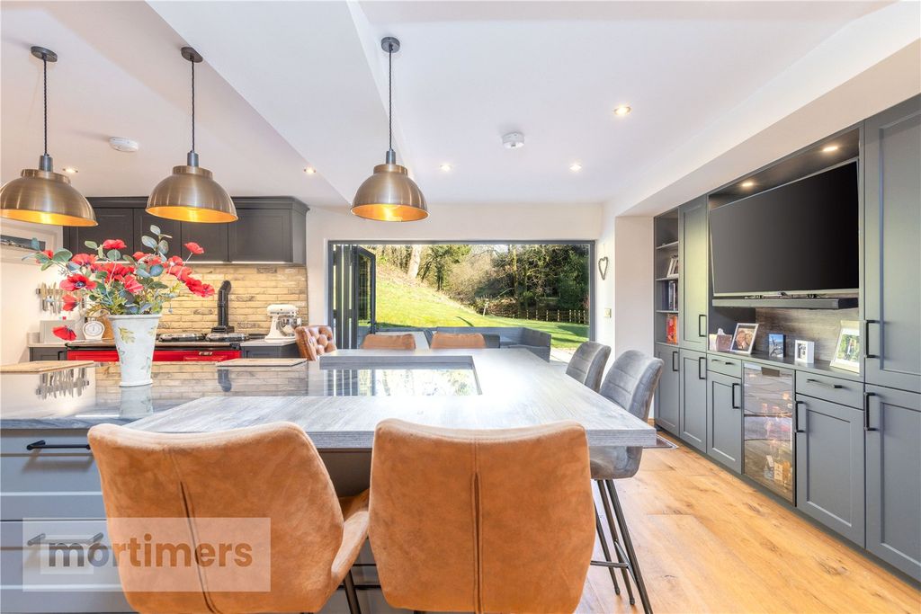 Property photo 3 of 23 Kitchen