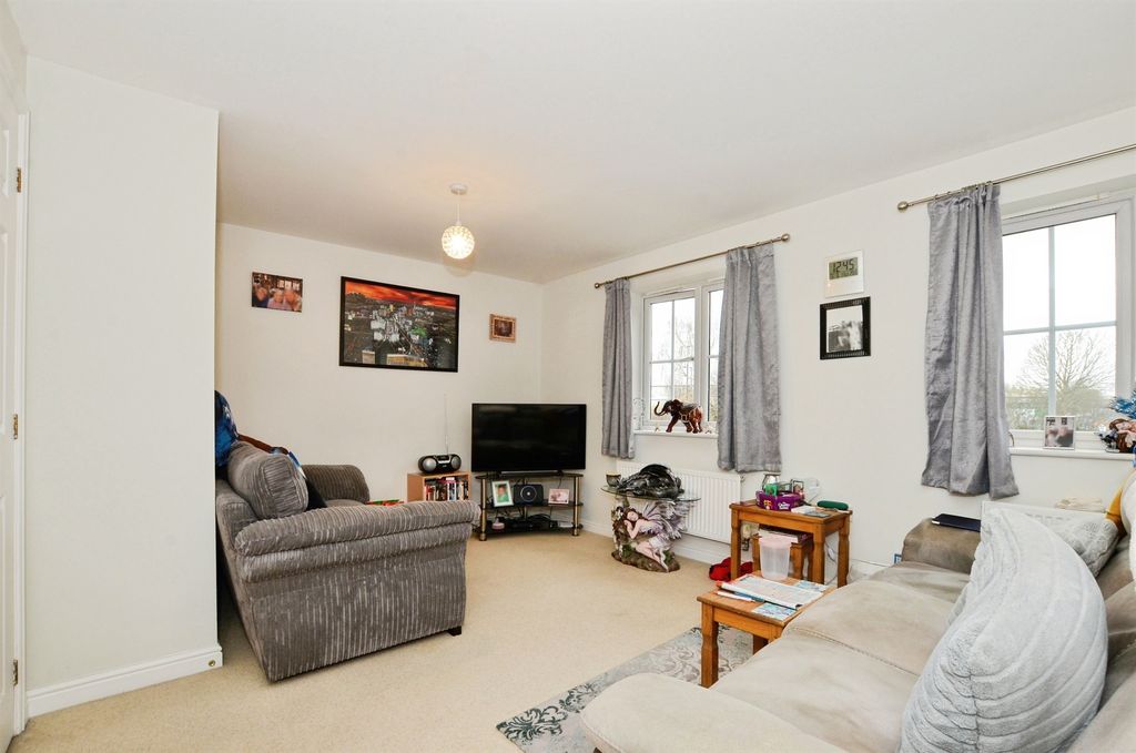 Property photo 2 of 13