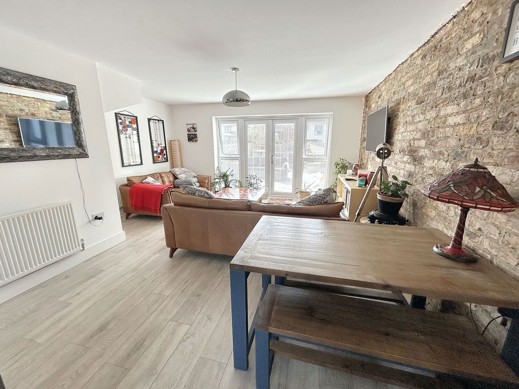 Property photo 3 of 32