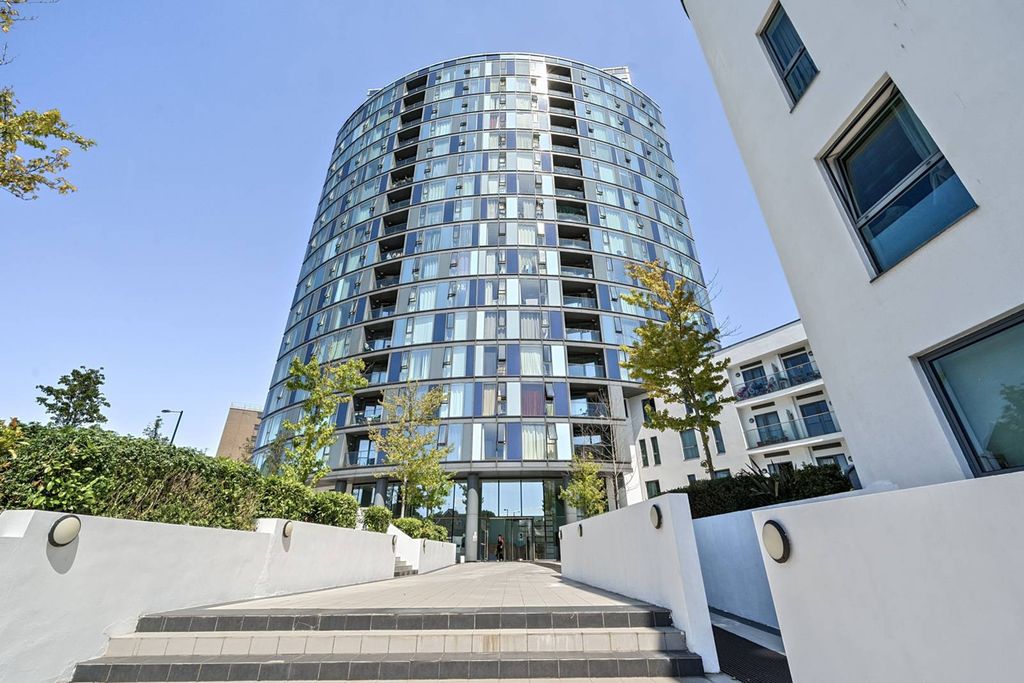 Property photo 2 of 24