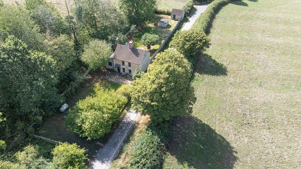 Property photo 1 of 32 30 Hollow Street-25.Jpg