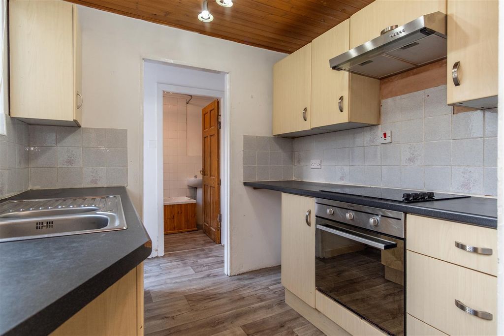 Property photo 3 of 19 Kitchen